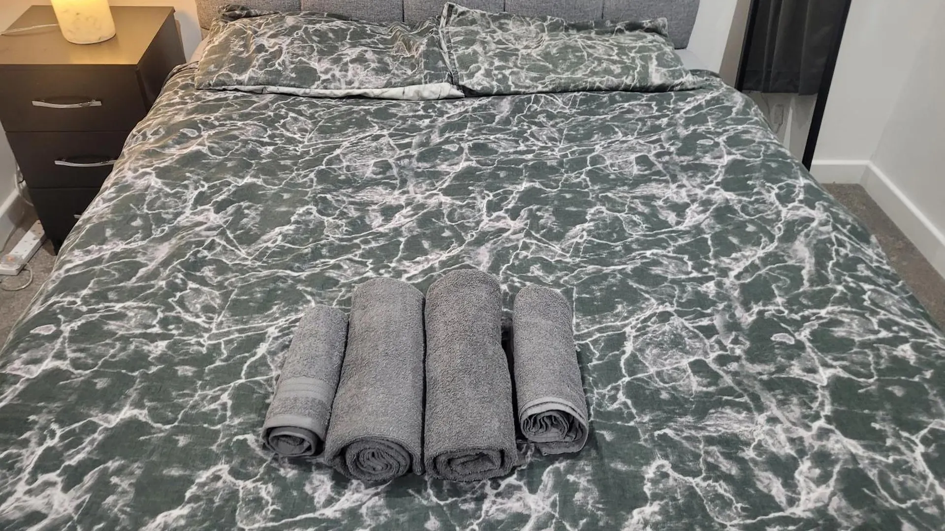 ゲストハウス Private Room In A 2 Bed Apartment In Zone 2 Central ロンドン